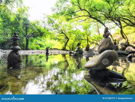  Zen in the Sculpture Garden: Reflections on the Aesthetic and Spiritual Nature of Art：探索藝術的本質與靈性